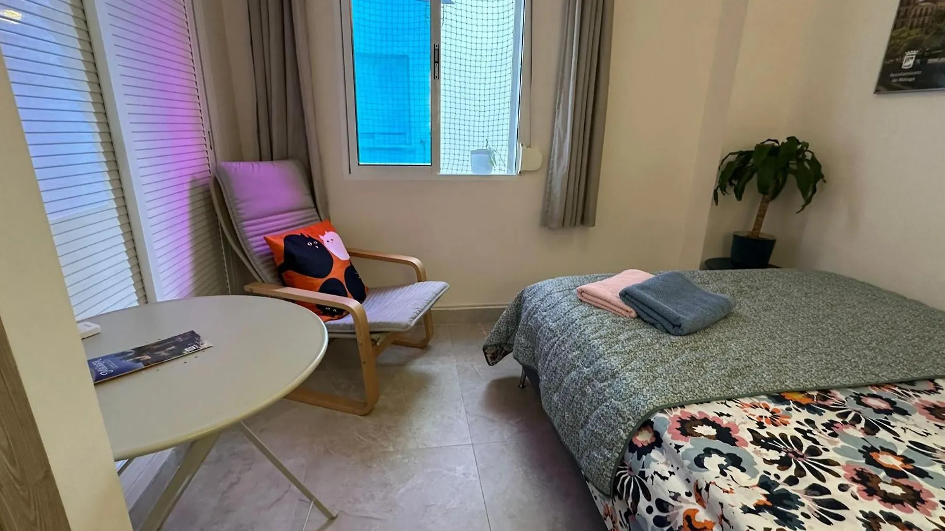 Rum i privatbostad Peaceful Little Bedroom - Shared Home With 2 Cats Málaga