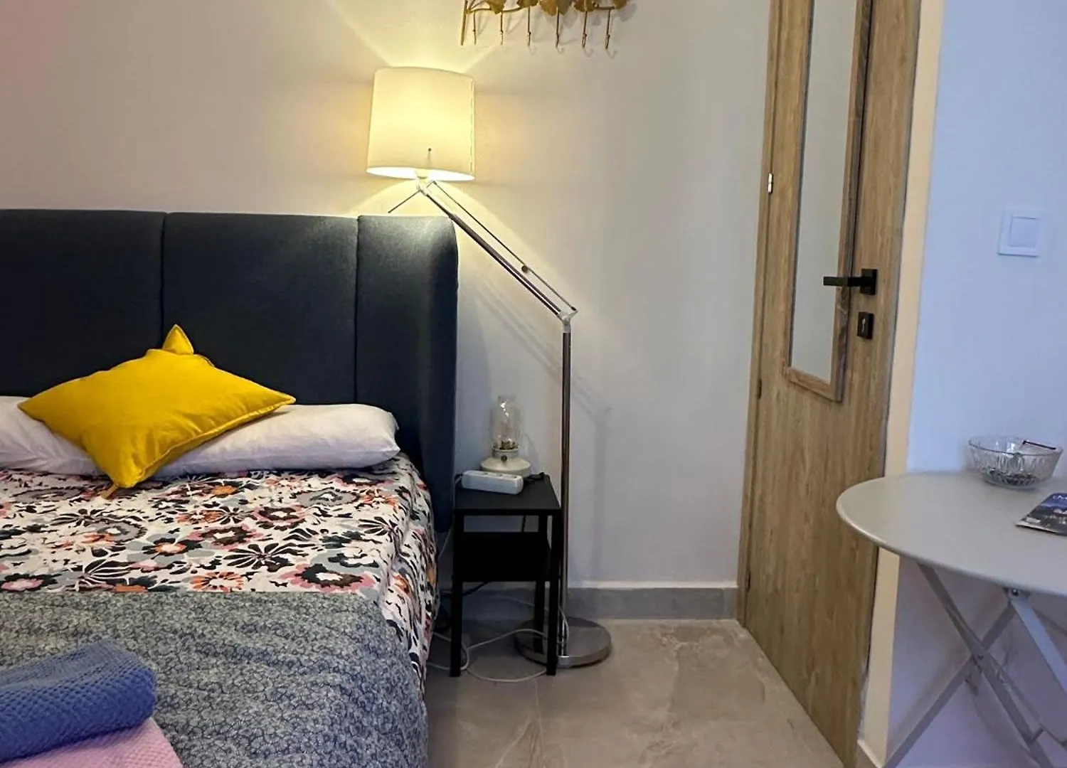 Peaceful Little Bedroom - Shared Home With 2 Cats Малага Проживание в семье